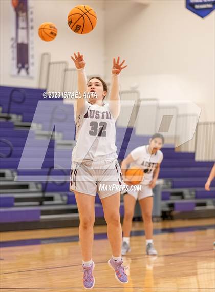 Thumbnail 2 in Austin High vs. Cedar Ridge (I45 Showdown) photogallery.