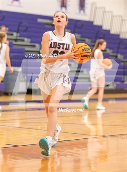 Thumbnail 2 in Austin High vs. Cedar Ridge (I45 Showdown) photogallery.
