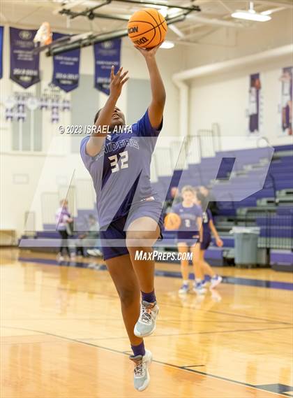 Thumbnail 3 in Austin High vs. Cedar Ridge (I45 Showdown) photogallery.