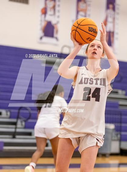 Thumbnail 2 in Austin High vs. Cedar Ridge (I45 Showdown) photogallery.