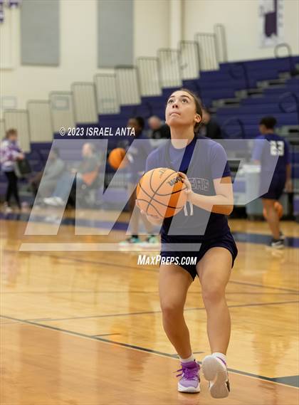 Thumbnail 2 in Austin High vs. Cedar Ridge (I45 Showdown) photogallery.
