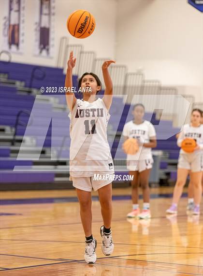 Thumbnail 1 in Austin High vs. Cedar Ridge (I45 Showdown) photogallery.