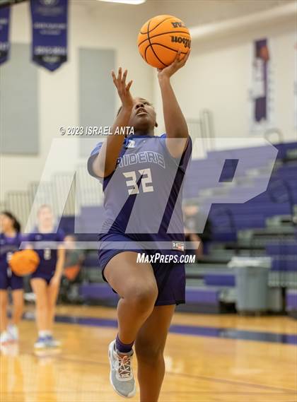 Thumbnail 2 in Austin High vs. Cedar Ridge (I45 Showdown) photogallery.