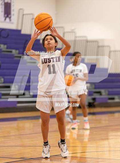 Thumbnail 2 in Austin High vs. Cedar Ridge (I45 Showdown) photogallery.