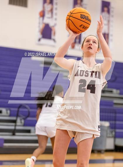 Thumbnail 3 in Austin High vs. Cedar Ridge (I45 Showdown) photogallery.