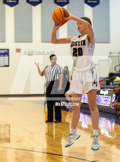 Thumbnail 3 in Austin High vs. Cedar Ridge (I45 Showdown) photogallery.