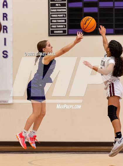 Thumbnail 2 in Austin High vs. Cedar Ridge (I45 Showdown) photogallery.