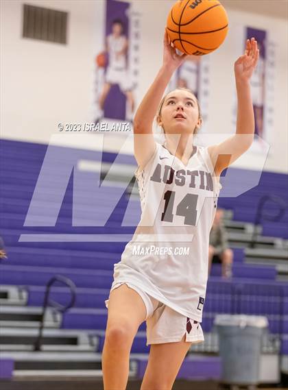 Thumbnail 2 in Austin High vs. Cedar Ridge (I45 Showdown) photogallery.