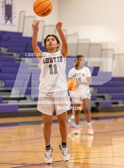 Thumbnail 3 in Austin High vs. Cedar Ridge (I45 Showdown) photogallery.