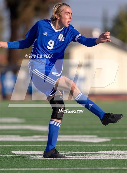 Thumbnail 3 in Dana Hills vs. Redlands East Valley photogallery.