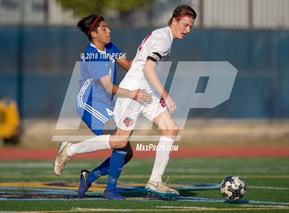 Thumbnail 3 in Dana Hills vs. Redlands East Valley photogallery.