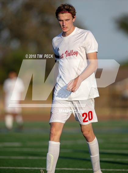 Thumbnail 3 in Dana Hills vs. Redlands East Valley photogallery.