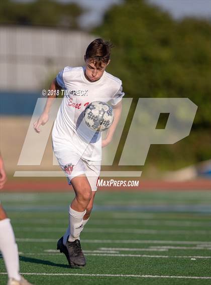 Thumbnail 3 in Dana Hills vs. Redlands East Valley photogallery.