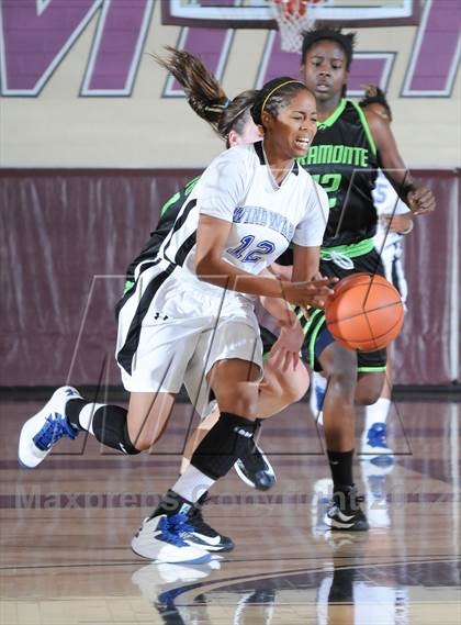 Thumbnail 1 in Miramonte vs. Windward (Nike Tournament of Champions) photogallery.