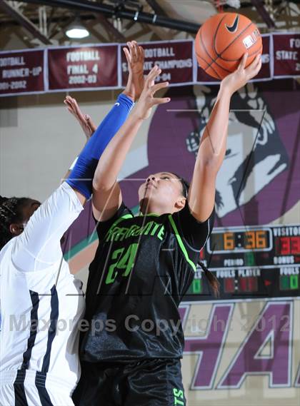 Thumbnail 1 in Miramonte vs. Windward (Nike Tournament of Champions) photogallery.