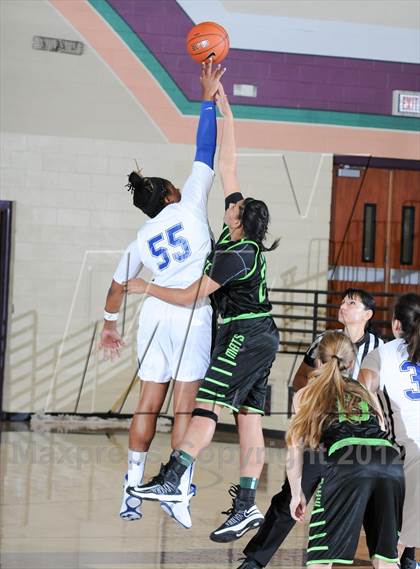 Thumbnail 1 in Miramonte vs. Windward (Nike Tournament of Champions) photogallery.