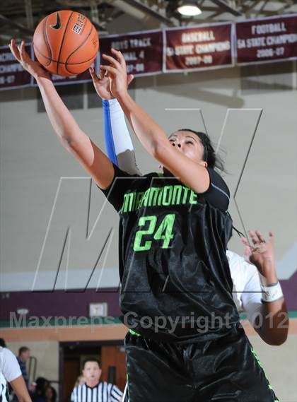 Thumbnail 2 in Miramonte vs. Windward (Nike Tournament of Champions) photogallery.