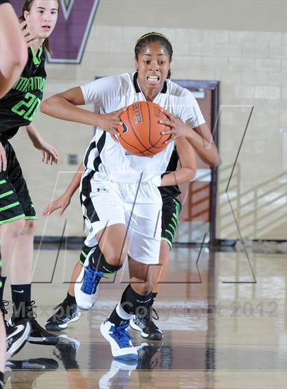 Thumbnail 2 in Miramonte vs. Windward (Nike Tournament of Champions) photogallery.