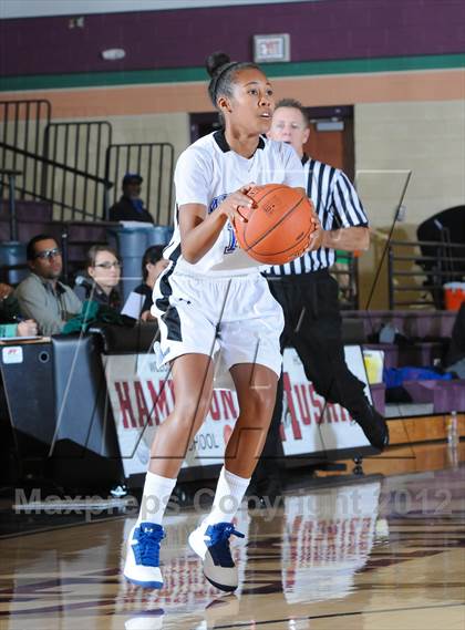 Thumbnail 3 in Miramonte vs. Windward (Nike Tournament of Champions) photogallery.