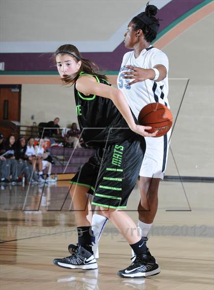 Thumbnail 1 in Miramonte vs. Windward (Nike Tournament of Champions) photogallery.