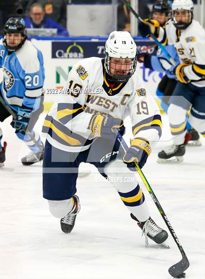 Thumbnail 1 in Suffern vs. West Genesee (NYSPHSAA D1 Final) photogallery.