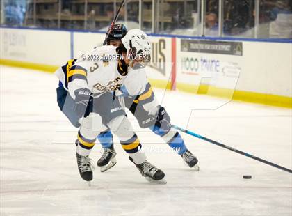 Thumbnail 1 in Suffern vs. West Genesee (NYSPHSAA D1 Final) photogallery.