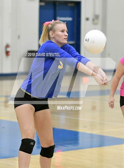 Thumbnail 1 in Vista del Lago @ Del Campo photogallery.
