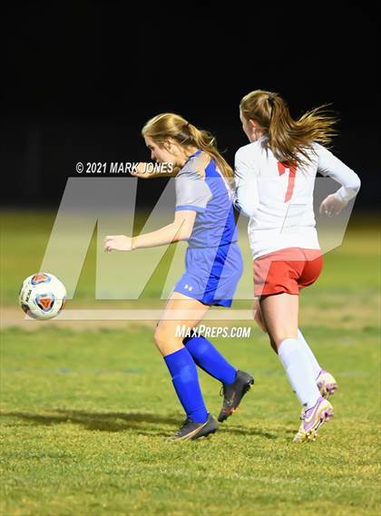 Thumbnail 2 in Chino Valley vs. St Johns (AIA 2A Semifinal) photogallery.