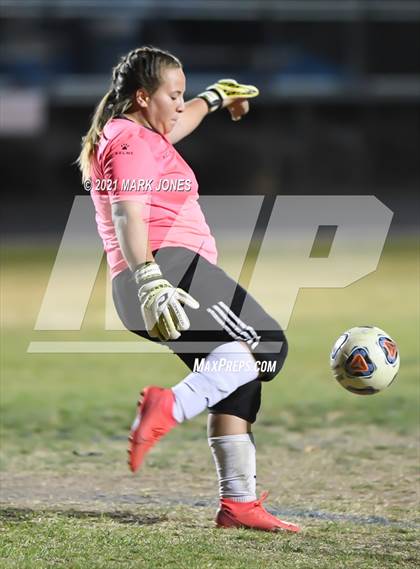 Thumbnail 2 in Chino Valley vs. St Johns (AIA 2A Semifinal) photogallery.