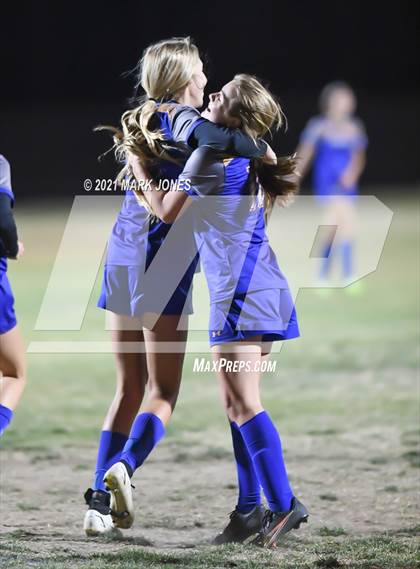 Thumbnail 3 in Chino Valley vs. St Johns (AIA 2A Semifinal) photogallery.