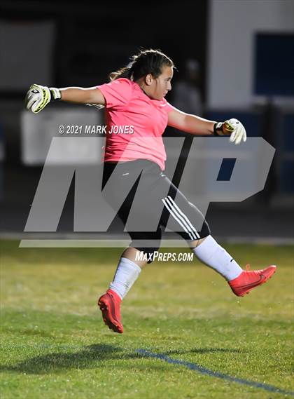 Thumbnail 3 in Chino Valley vs. St Johns (AIA 2A Semifinal) photogallery.