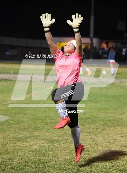 Thumbnail 3 in Chino Valley vs. St Johns (AIA 2A Semifinal) photogallery.