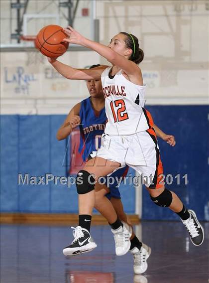 Thumbnail 2 in Christian Brothers vs. Vacaville (Dorothy Speck Memorial) photogallery.