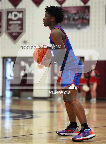 Thumbnail 3 in St. Thomas Catholic vs. Parish Episcopal (TAPPS 6A Regional Final) photogallery.