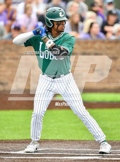 Thumbnail 2 in Hallsville vs. Longview (UIL 5A Regional Quarterfinal Game 2) photogallery.