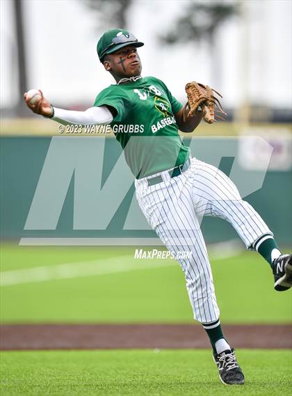 Thumbnail 1 in Hallsville vs. Longview (UIL 5A Regional Quarterfinal Game 2) photogallery.