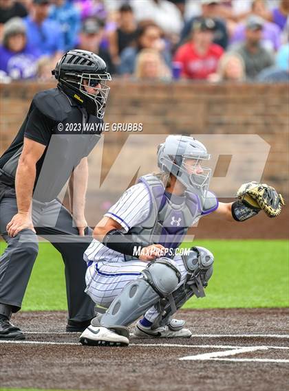 Thumbnail 3 in Hallsville vs. Longview (UIL 5A Regional Quarterfinal Game 2) photogallery.