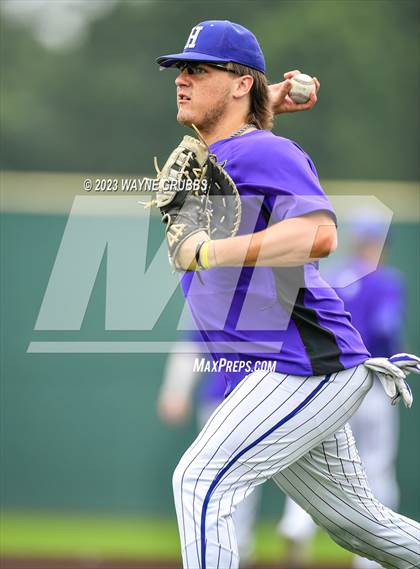Thumbnail 2 in Hallsville vs. Longview (UIL 5A Regional Quarterfinal Game 2) photogallery.