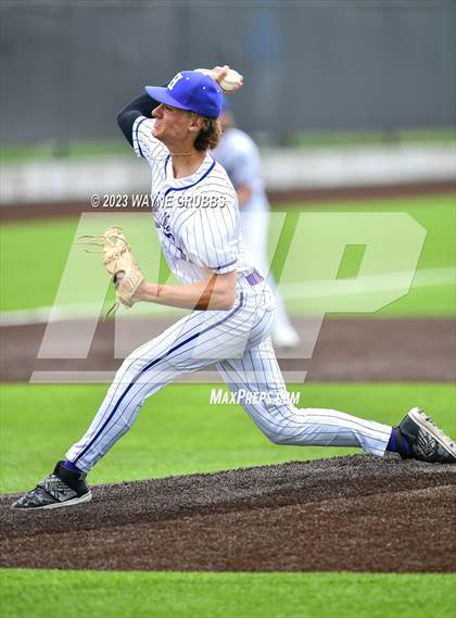 Thumbnail 3 in Hallsville vs. Longview (UIL 5A Regional Quarterfinal Game 2) photogallery.