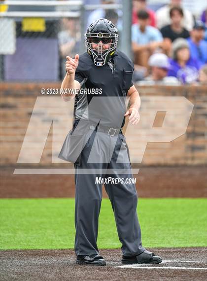 Thumbnail 1 in Hallsville vs. Longview (UIL 5A Regional Quarterfinal Game 2) photogallery.