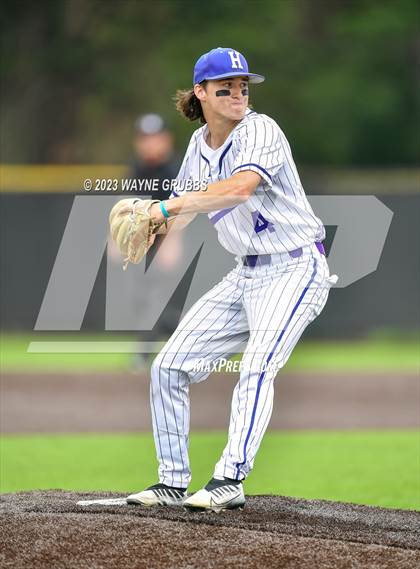 Thumbnail 3 in Hallsville vs. Longview (UIL 5A Regional Quarterfinal Game 2) photogallery.
