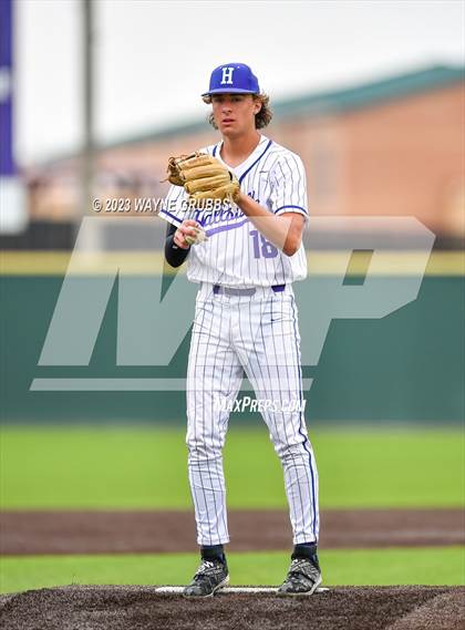 Thumbnail 3 in Hallsville vs. Longview (UIL 5A Regional Quarterfinal Game 2) photogallery.