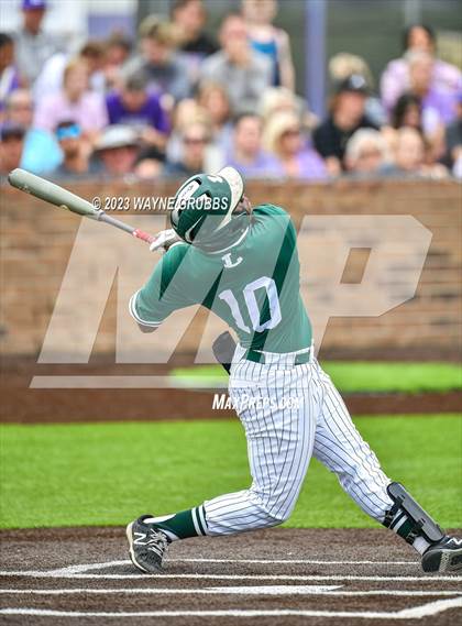 Thumbnail 3 in Hallsville vs. Longview (UIL 5A Regional Quarterfinal Game 2) photogallery.
