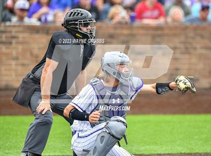 Thumbnail 1 in Hallsville vs. Longview (UIL 5A Regional Quarterfinal Game 2) photogallery.