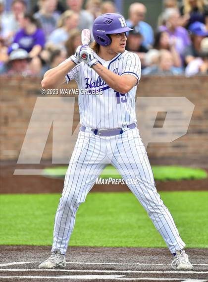 Thumbnail 2 in Hallsville vs. Longview (UIL 5A Regional Quarterfinal Game 2) photogallery.