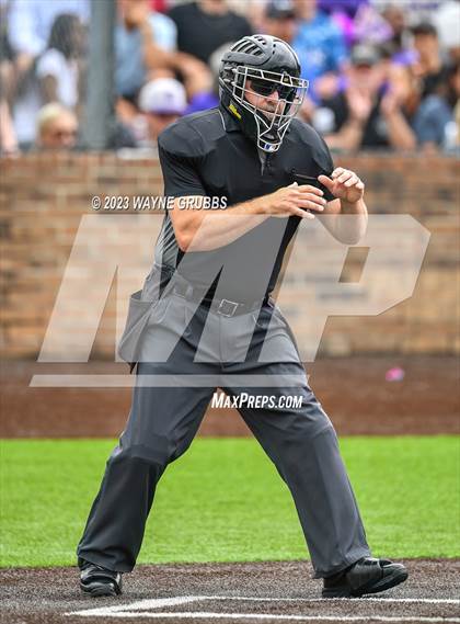 Thumbnail 2 in Hallsville vs. Longview (UIL 5A Regional Quarterfinal Game 2) photogallery.