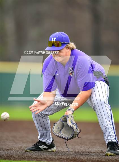 Thumbnail 1 in Hallsville vs. Longview (UIL 5A Regional Quarterfinal Game 2) photogallery.