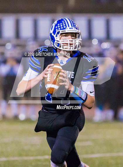 Thumbnail 2 in Greenwich vs. Darien (CIAC Class LL Quarterfinal) photogallery.