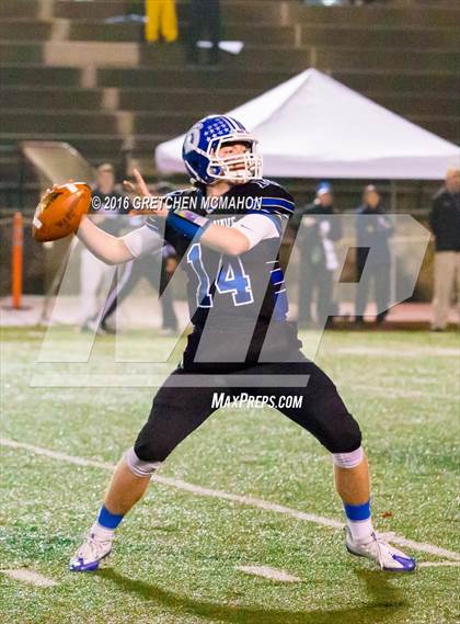 Thumbnail 2 in Greenwich vs. Darien (CIAC Class LL Quarterfinal) photogallery.