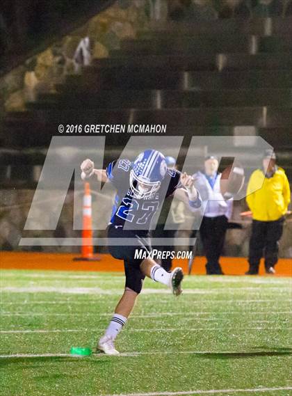 Thumbnail 2 in Greenwich vs. Darien (CIAC Class LL Quarterfinal) photogallery.